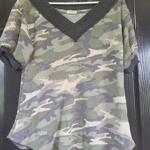 Womens camo vneck top